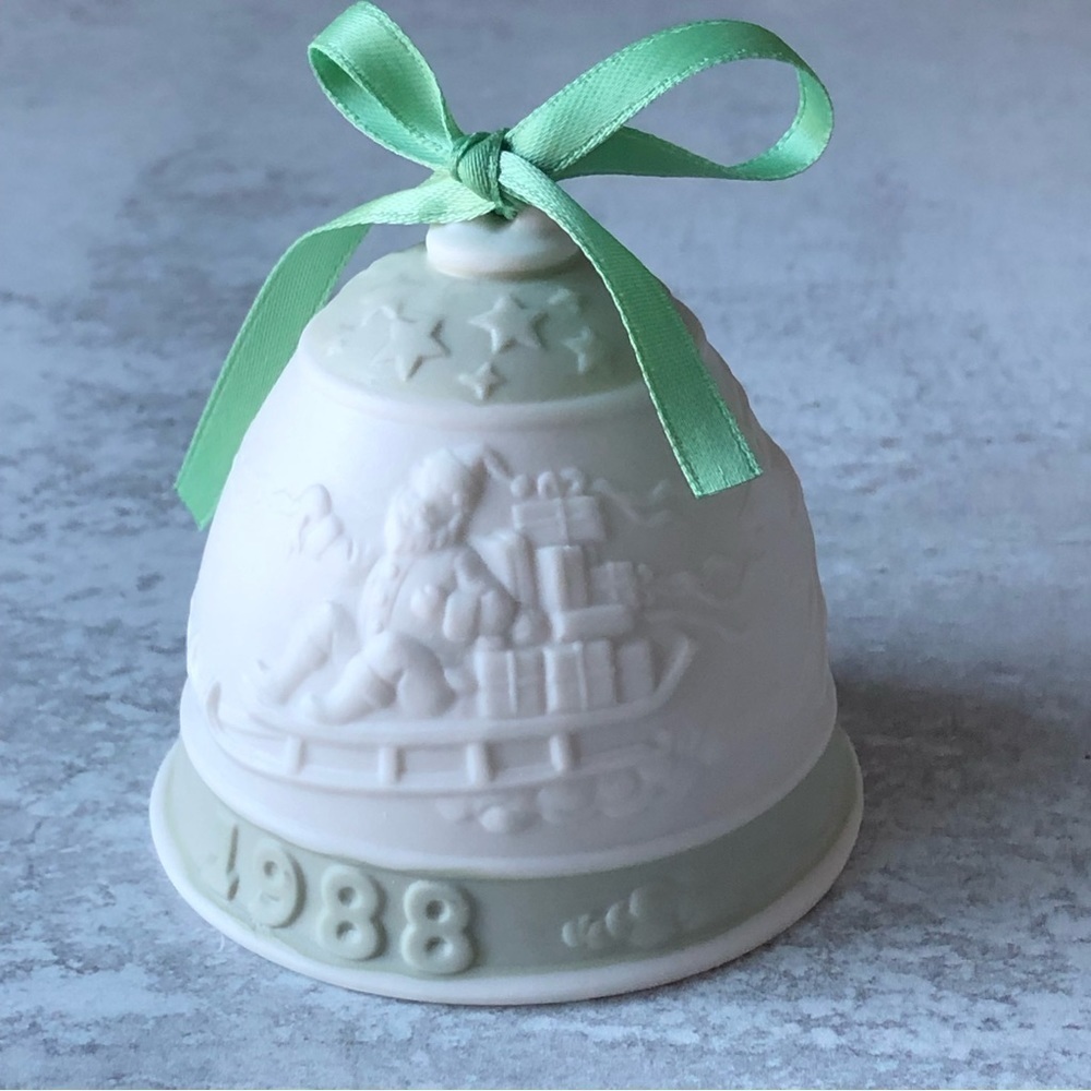 Lladro Vintage 1988 Porcelain Bell Ornament Santa And Sleigh